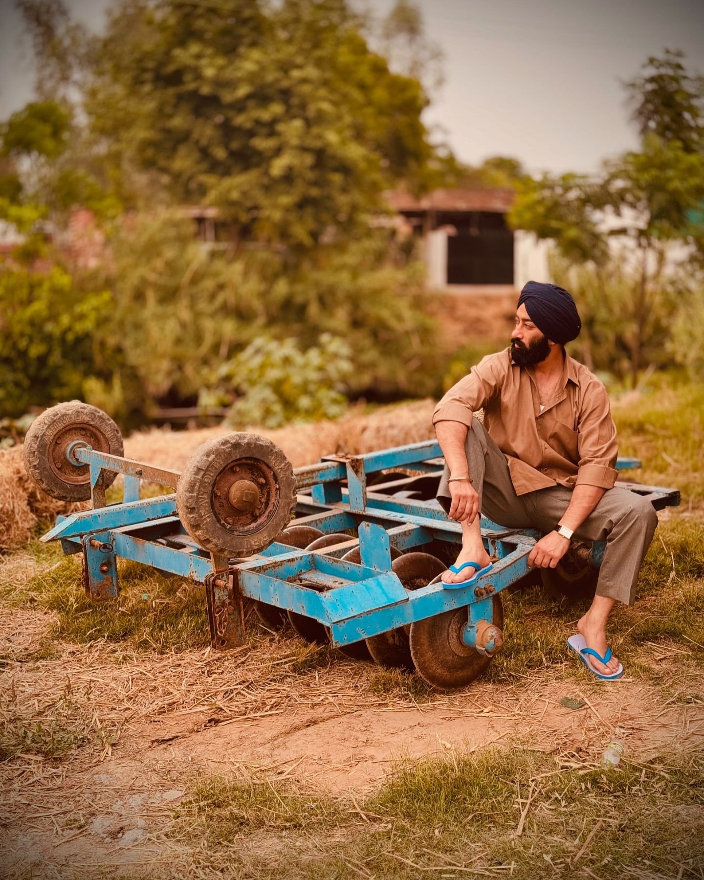 Who are the famous Sikh actors in Bollywood?